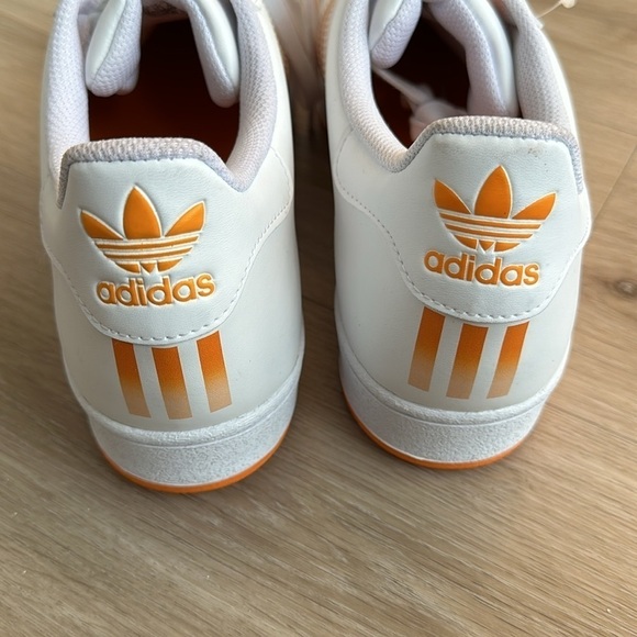 Adidas Superstar Mens 11 Casual Retro Shoe White Orange Sneaker Trainer NWOB - Picture 4 of 9